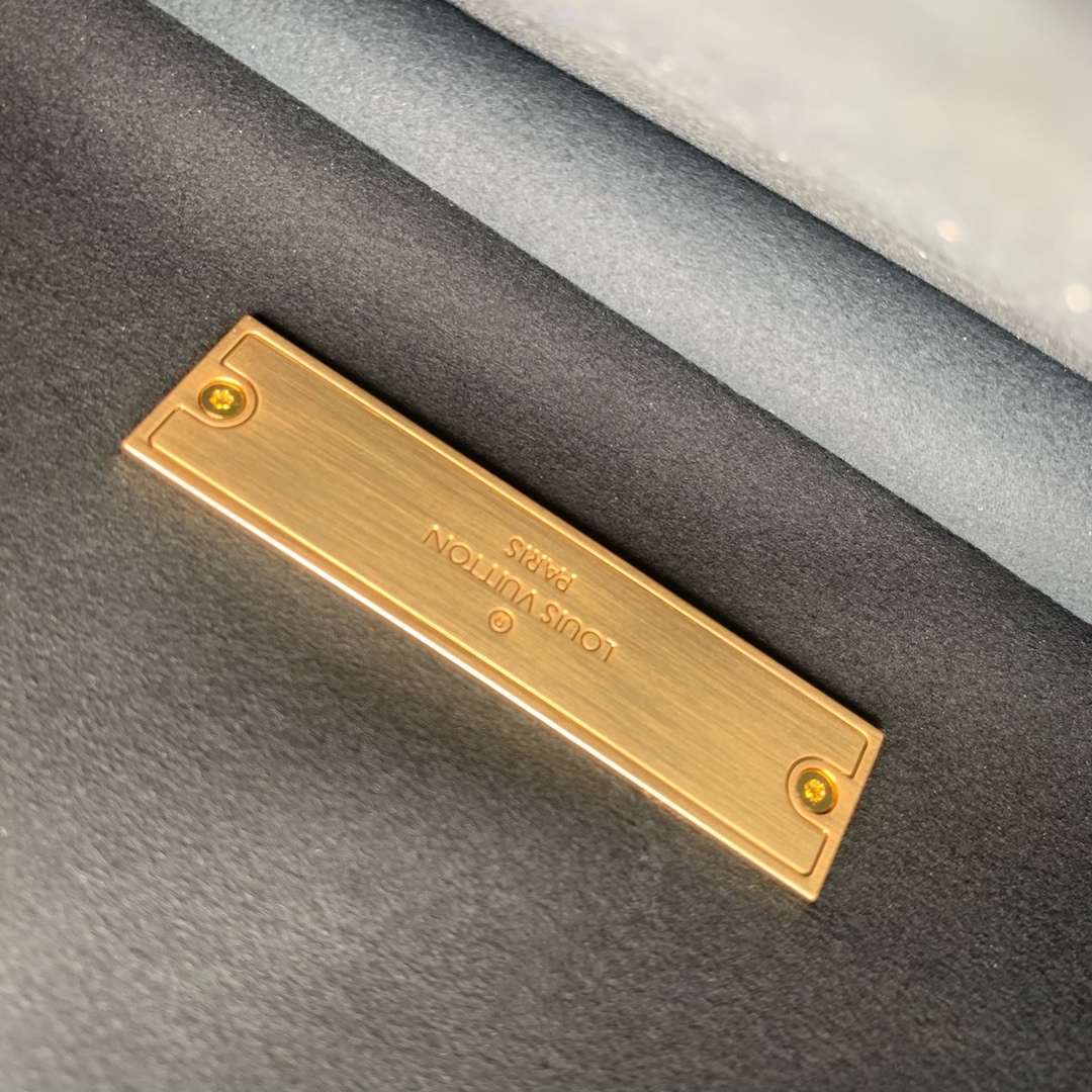 l**is V*t*n dauphine east west -21 x 12 x 5cm