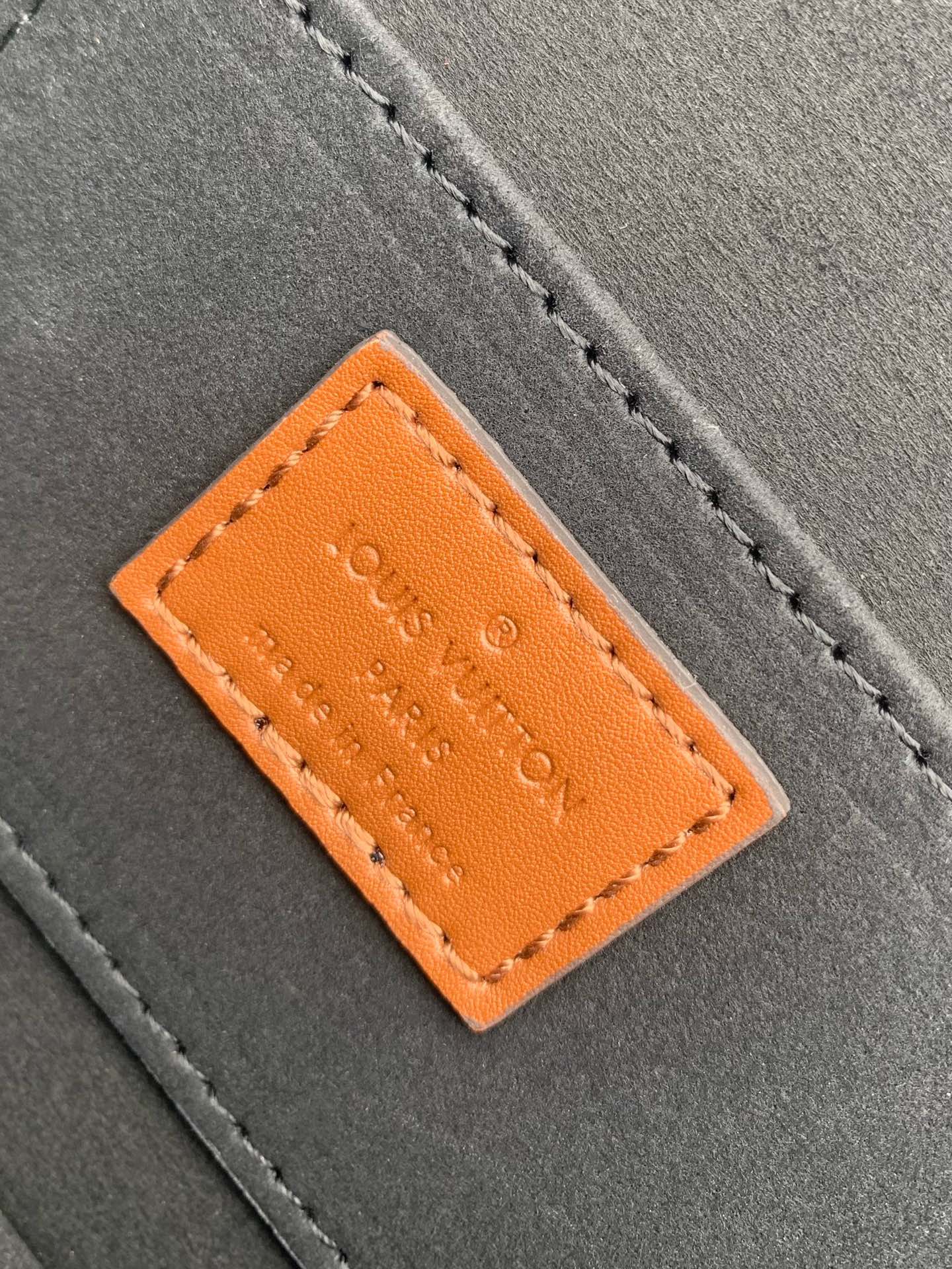 l**is V*t*n dauphine east west -21 x 12 x 5cm