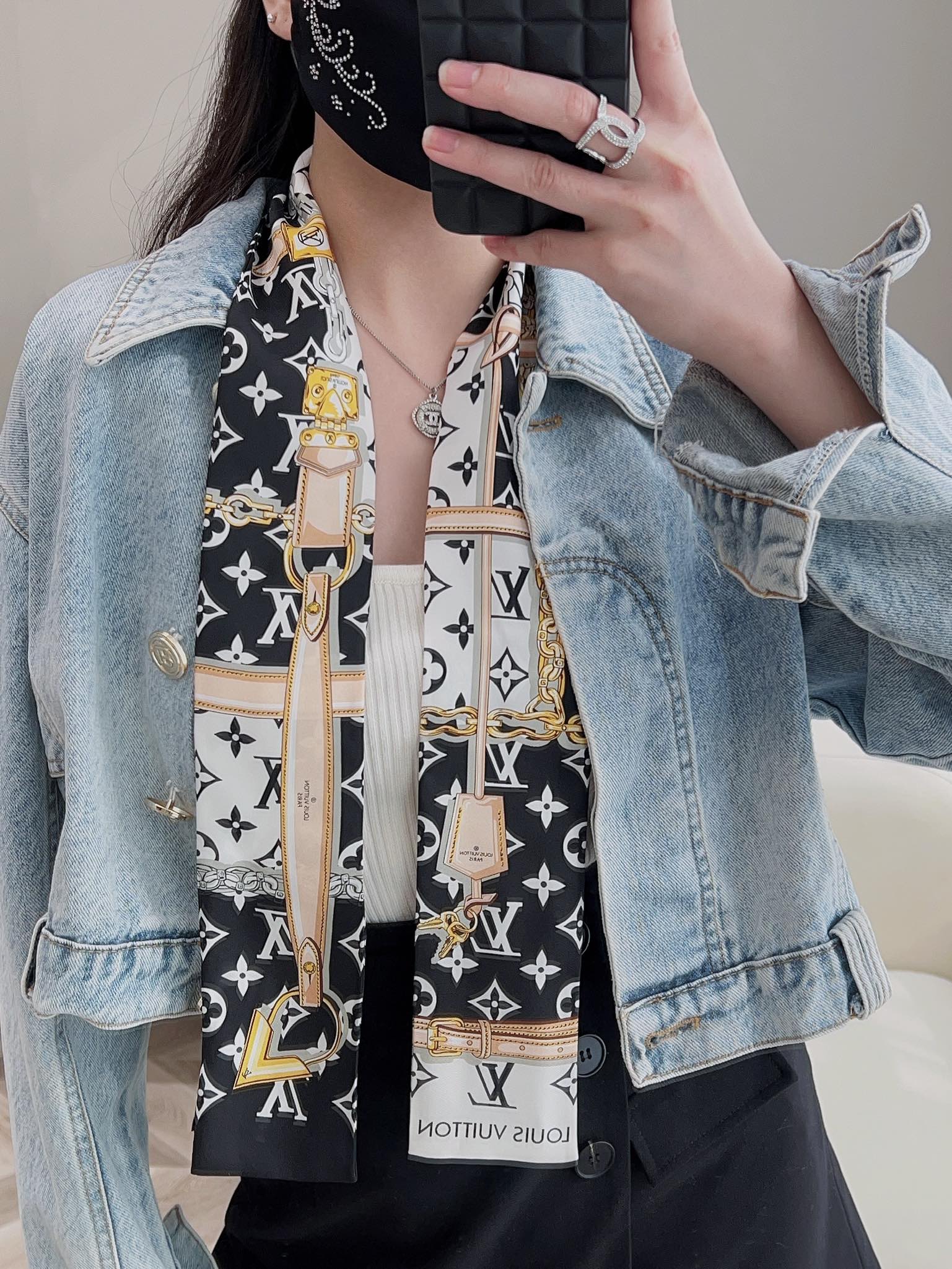 l**is V*t*n hair band