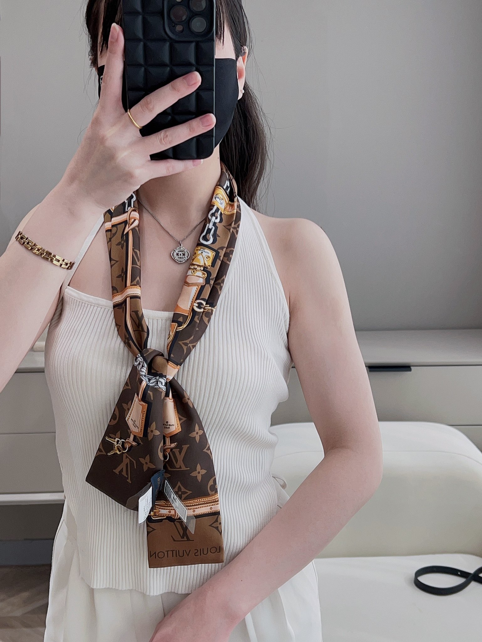 l**is V*t*n hair band