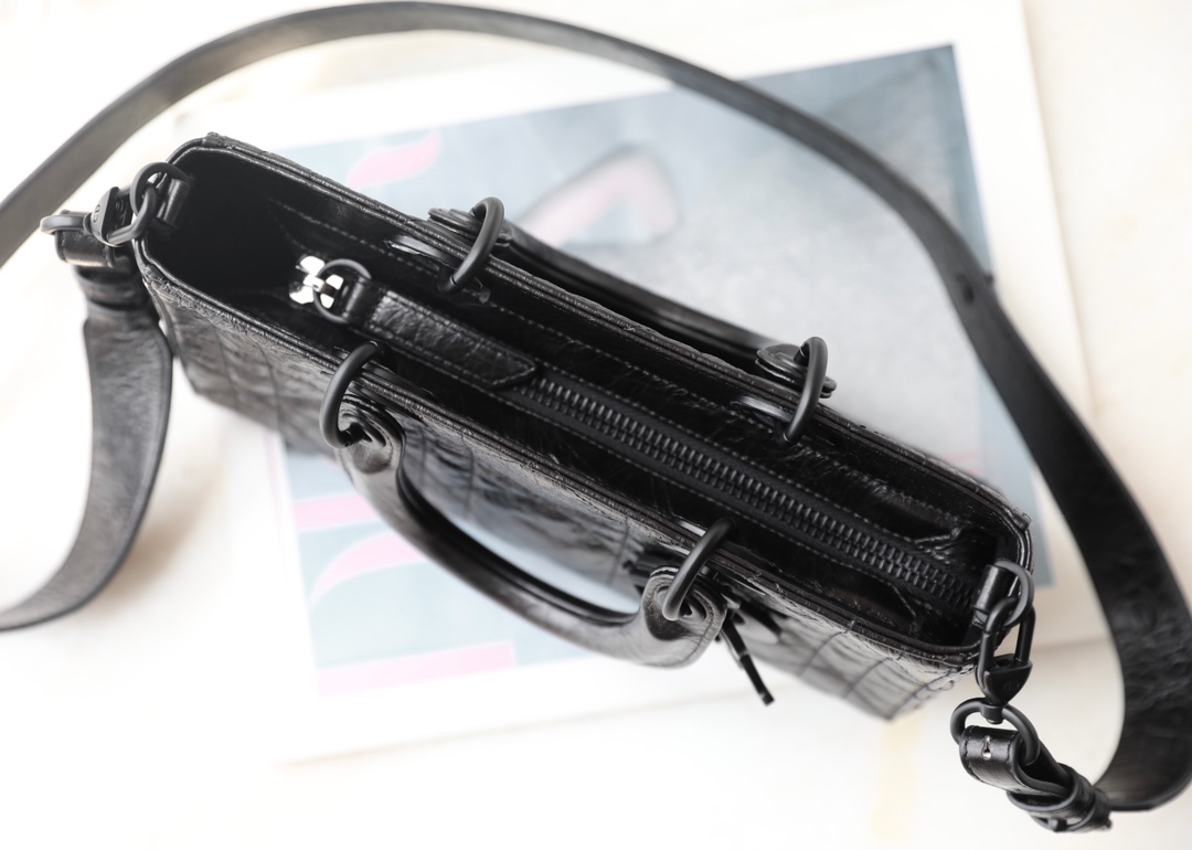 Lady Lady D-Sire Bag- 26 x 15 x8CM