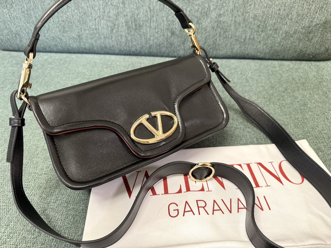 Valentino Vlogo Signature Bag-26*1399CM
