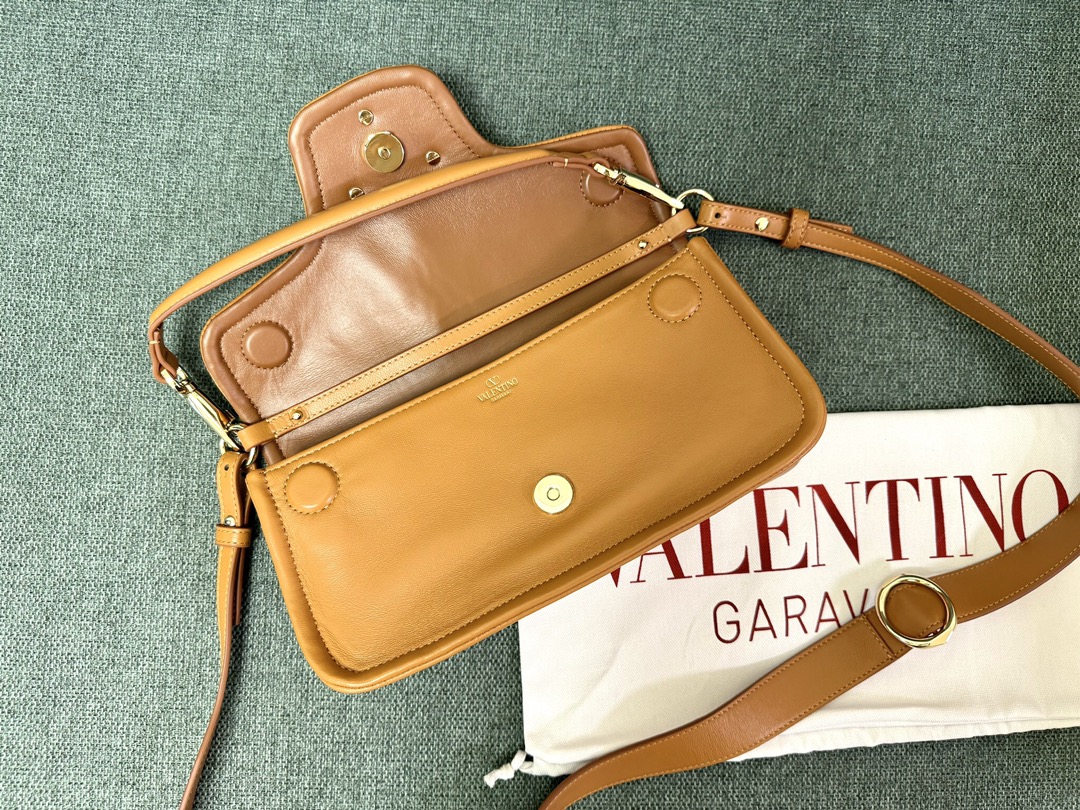 Valentino Vlogo Signature Bag-26*1399CM