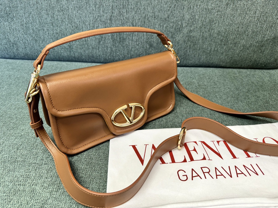 Valentino Vlogo Signature Bag-26*1399CM