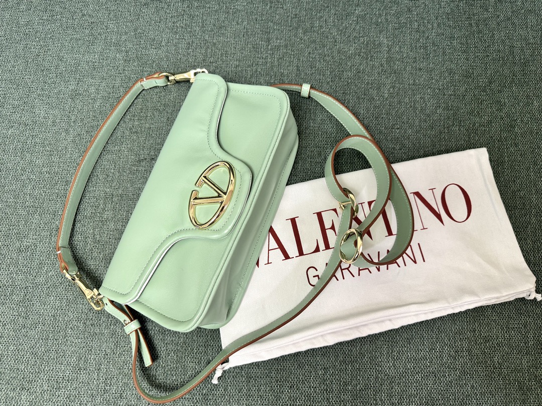 Valentino Vlogo Signature Bag-26*1399CM