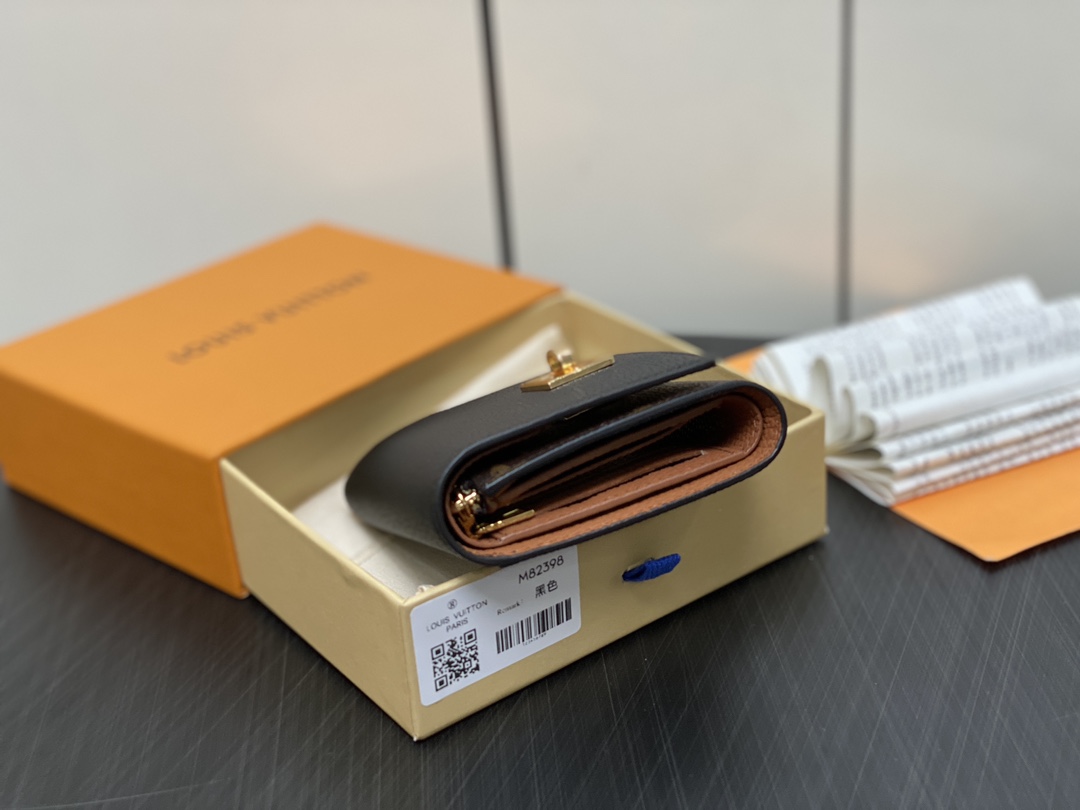 l**is V*t*n victorine on my side12*9.5*2.5cm