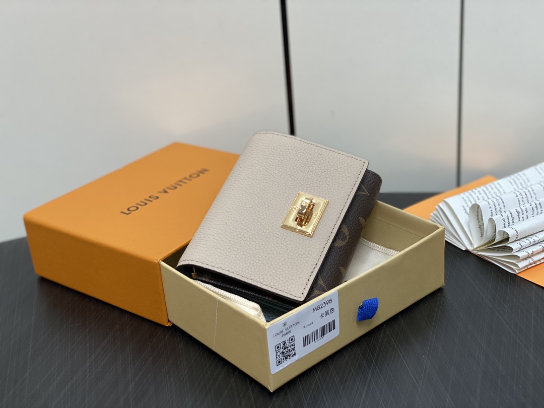 l**is V*t*n victorine on my side12*9.5*2.5cm