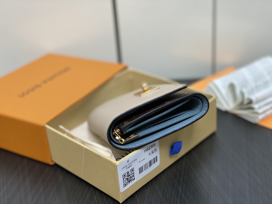 l**is V*t*n victorine on my side12*9.5*2.5cm