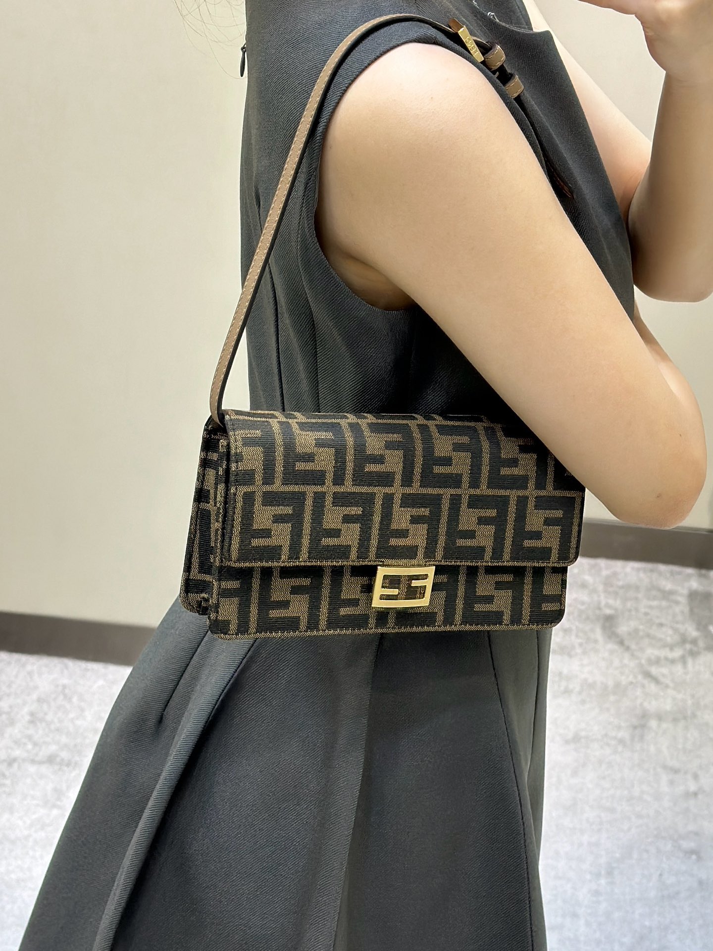 F**di baguette bag-21/5/11.5cm