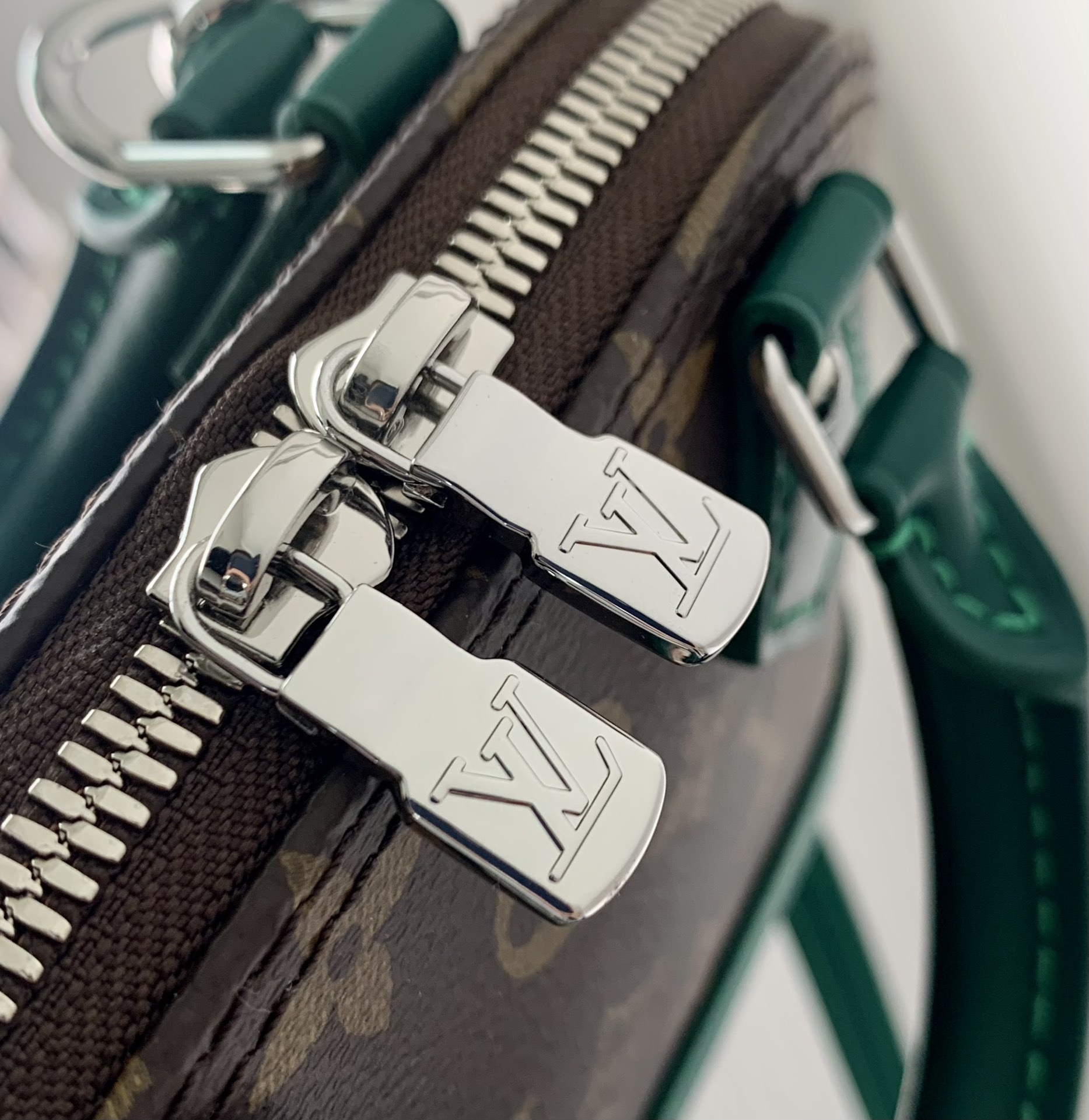 l**is V*t*n nano alma-m82717-18*12*8cm