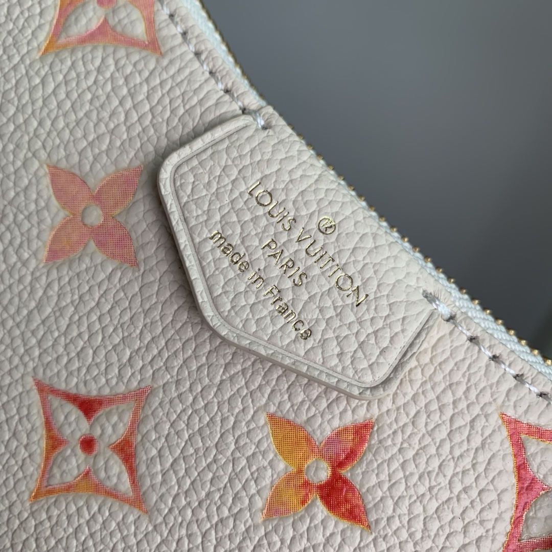 l**is V*t*n easy pouch on strap-19x11.5x3cm