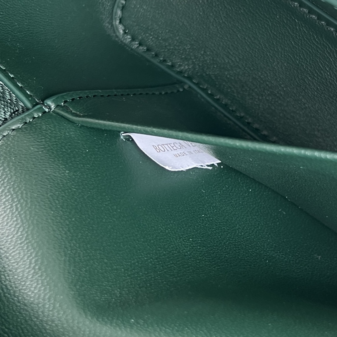 Bo*te*ga ve*ne*ta vanity case bag-22x12.5x5cm