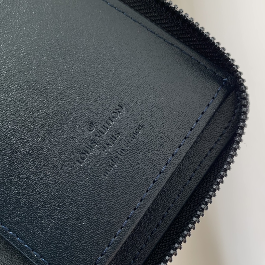 l**is V*t*n zippy wallet n40675-10 x 20 x 2cm