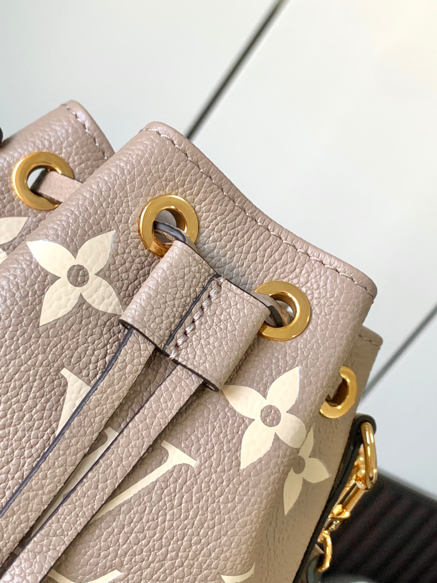 l**is V*t*n nano noé-13 x 16 x 10cm