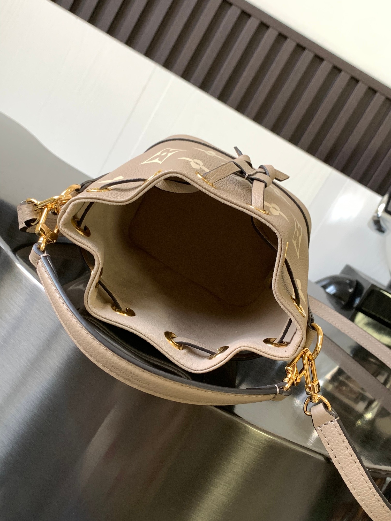 l**is V*t*n nano noé-13 x 16 x 10cm