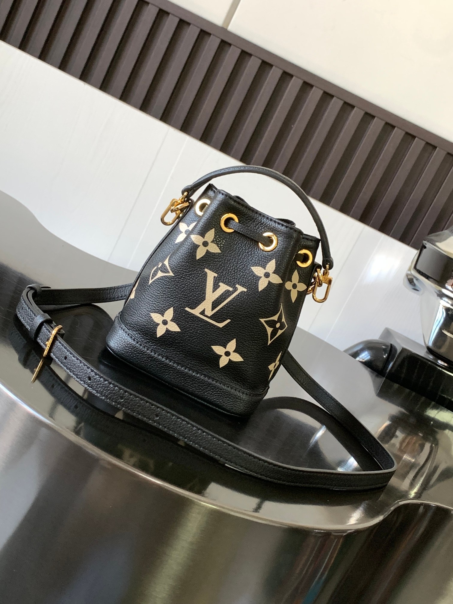 l**is V*t*n nano noé-13 x 16 x 10cm