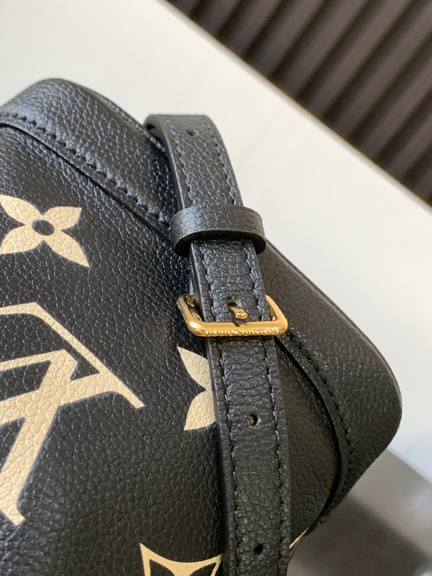 l**is V*t*n nano noé-13 x 16 x 10cm