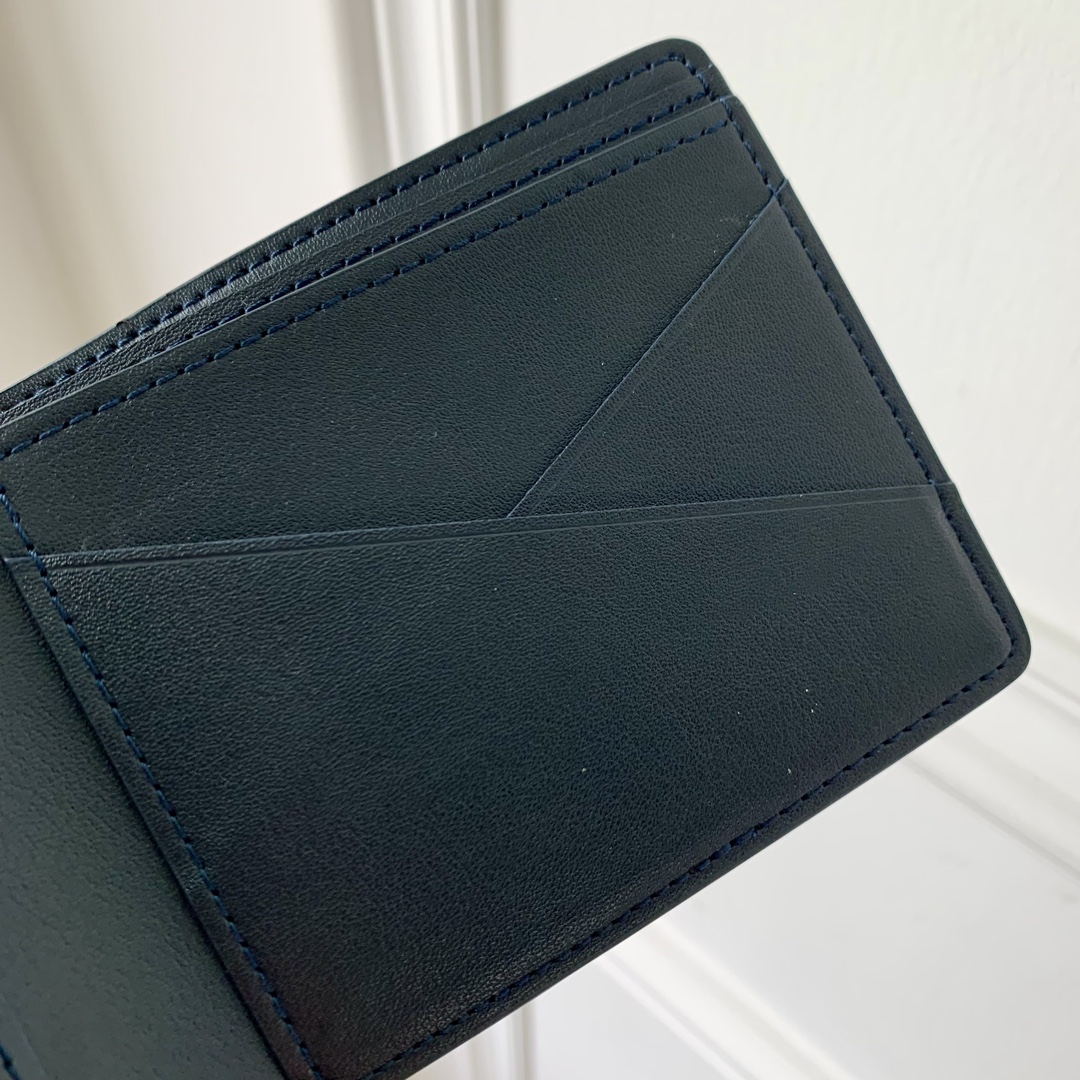 l**is V*t*n multiple wallet-m61695-11.5 x 9 x 1.5 cm