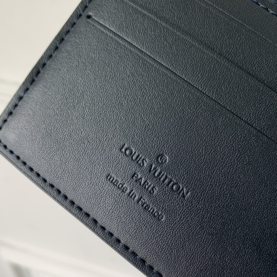 l**is V*t*n multiple wallet-m61695-11.5 x 9 x 1.5 cm