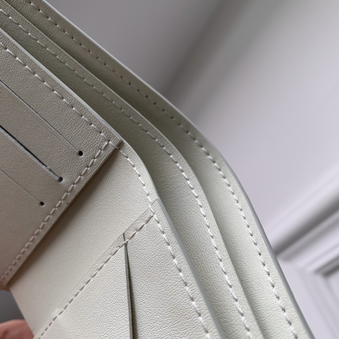 l**is V*t*n multiple wallet-m61695-11.5 x 9 x 1.5 cm