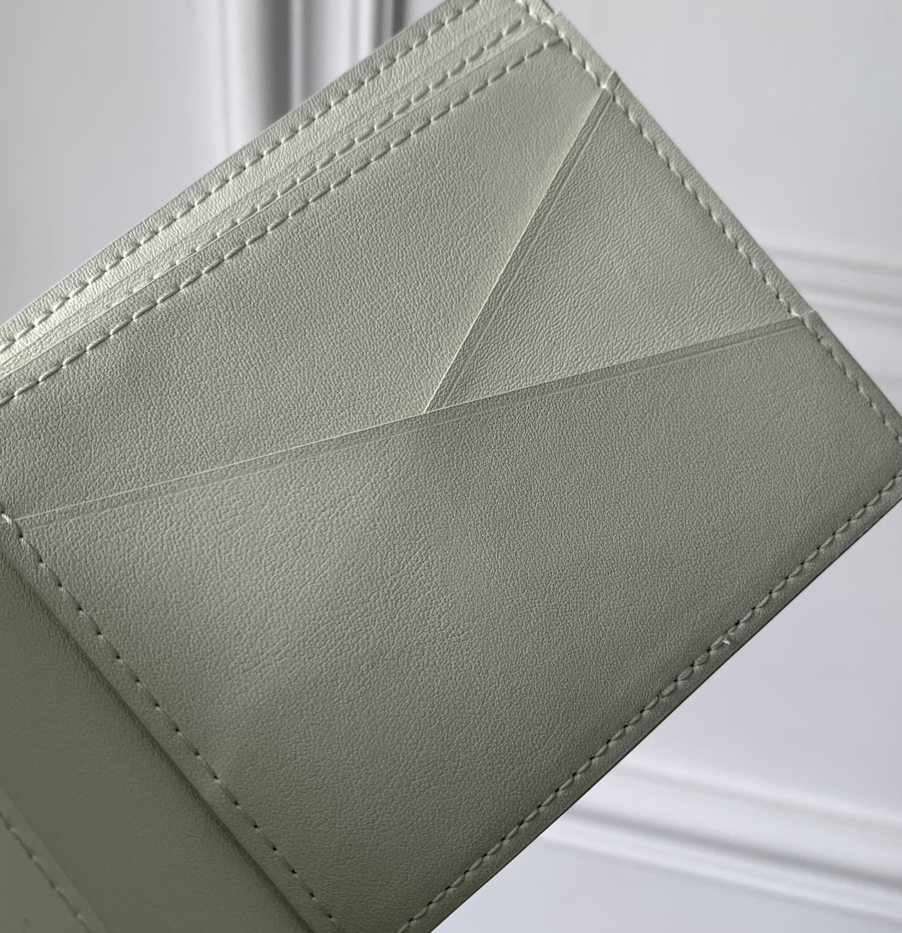 l**is V*t*n multiple wallet-m61695-11.5 x 9 x 1.5 cm