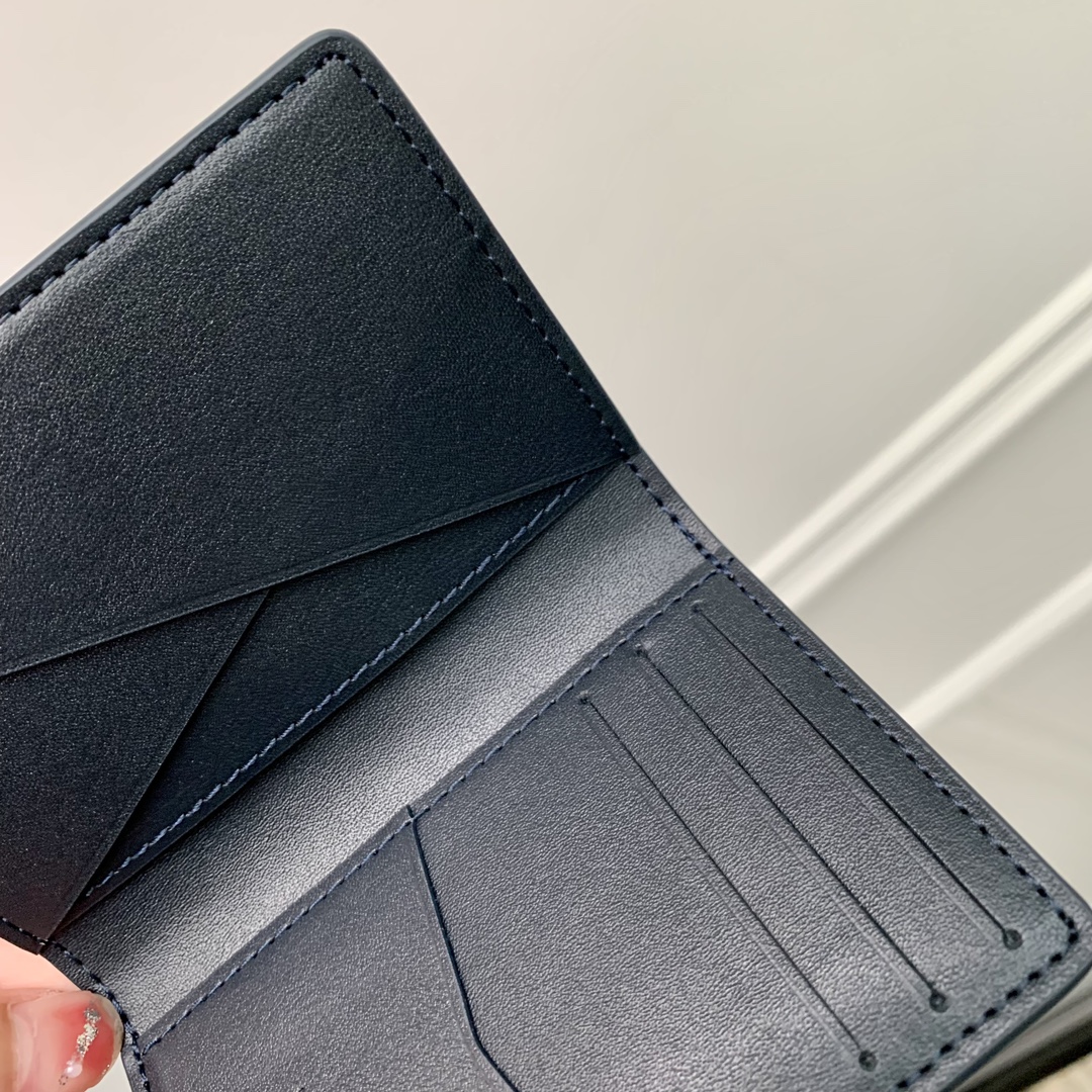 l**is V*t*n wallet m61696