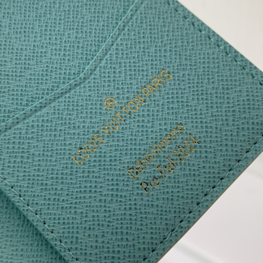 l**is V*t*n wallet-n40678