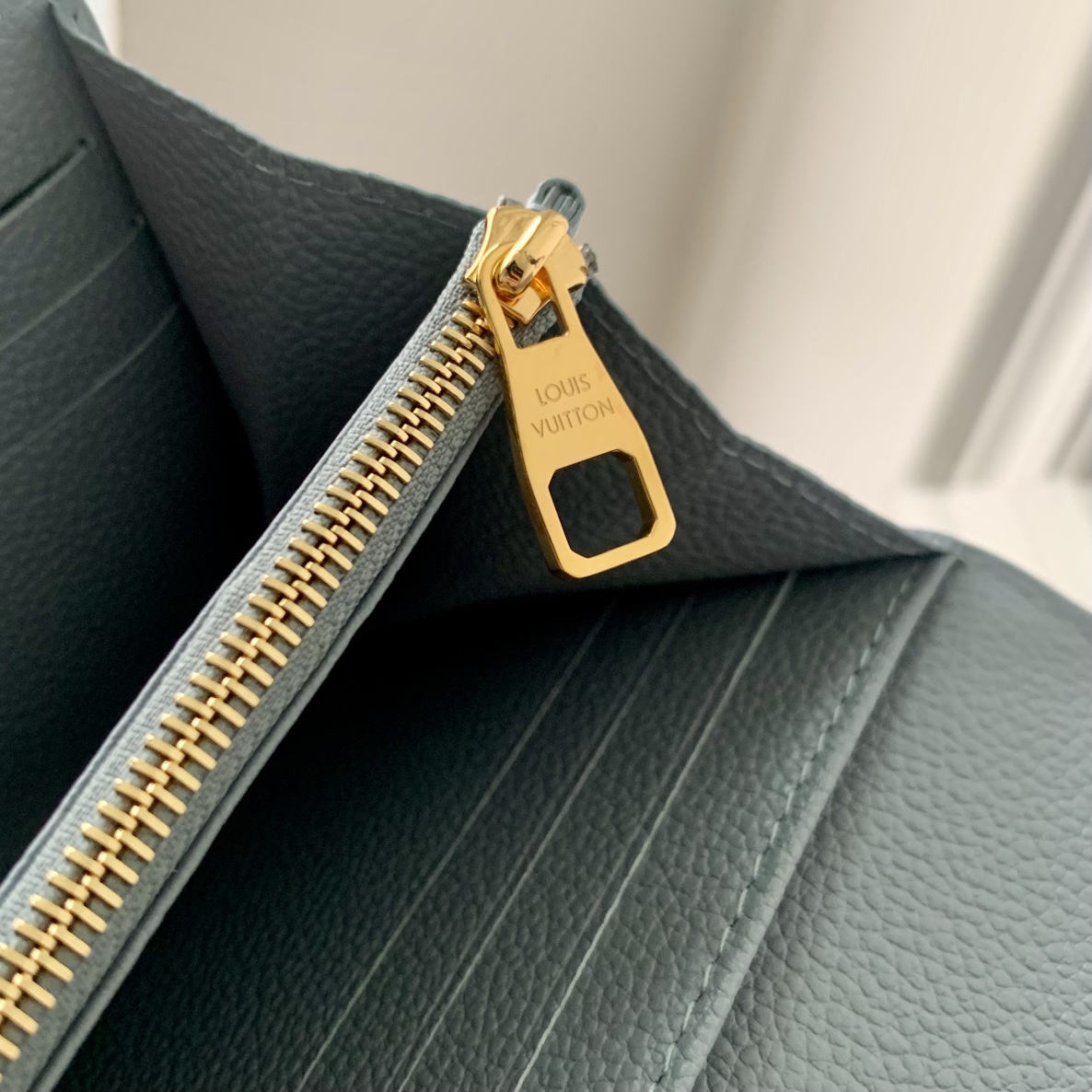 l**is V*t*n sarah wallet-m83580-19 x 10.5 x 2.5cm