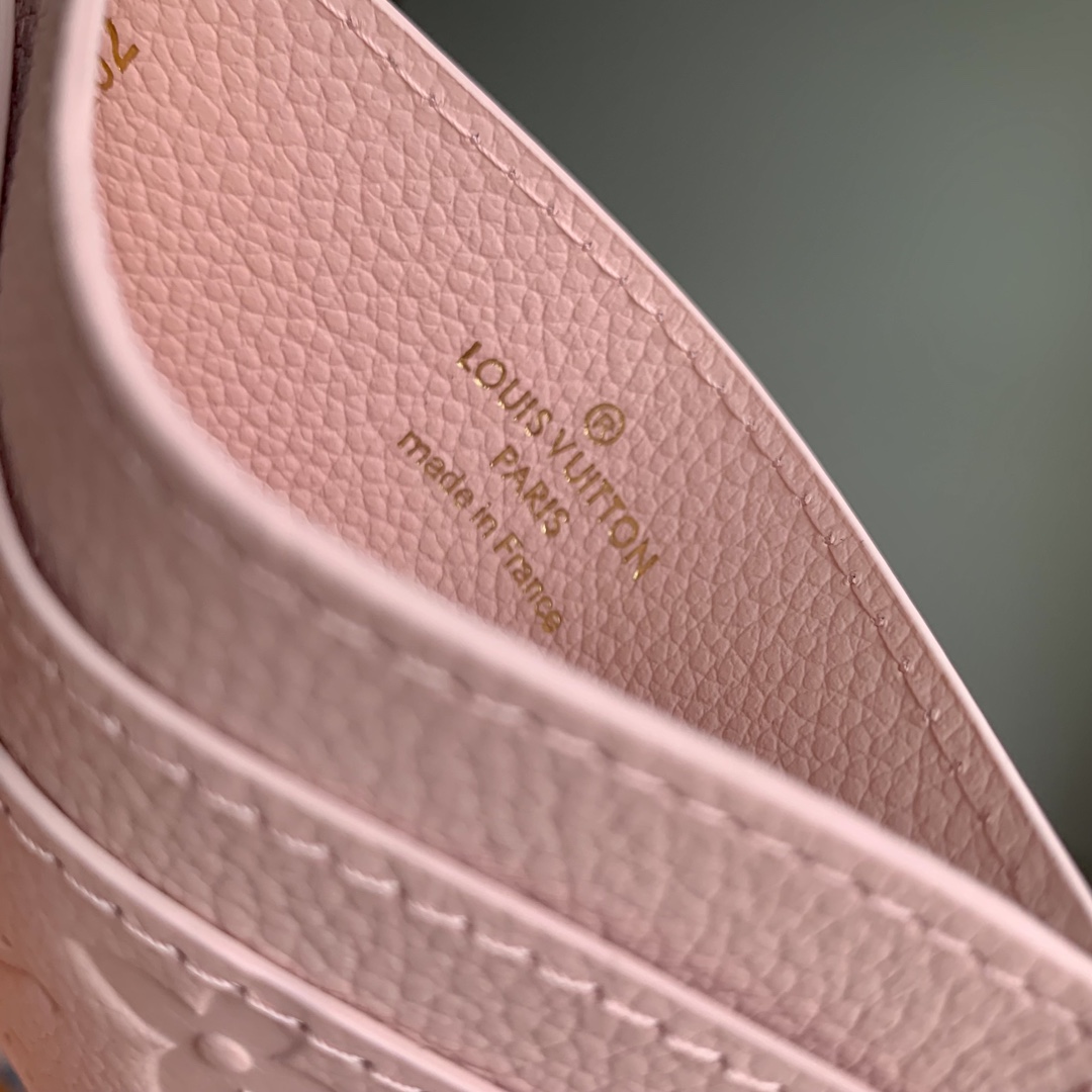 l**is V*t*n wallet-m82132-10.2 x 7.3 x 0.3cm