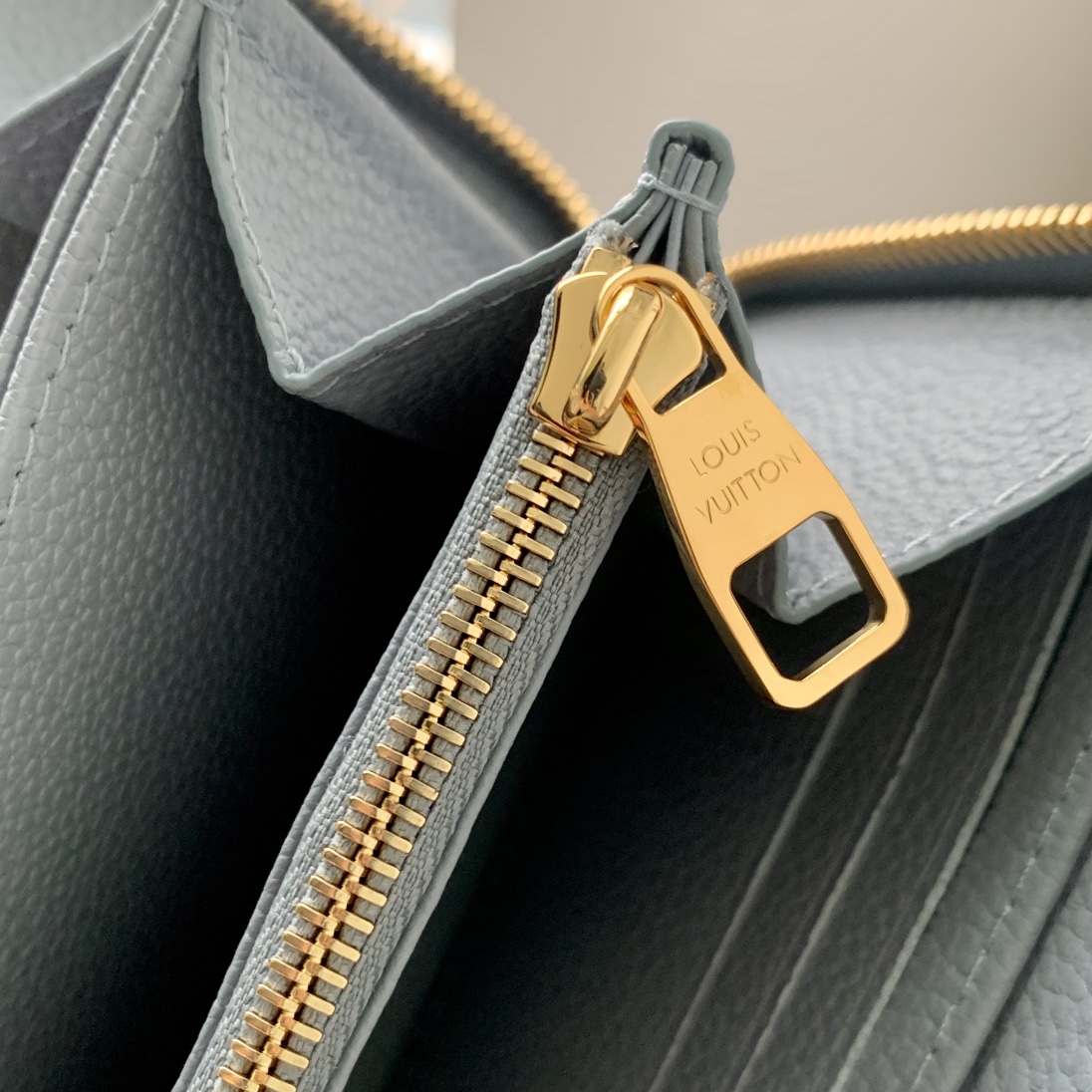 l**is V*t*n zippy wallet n40675-19.5x10cm