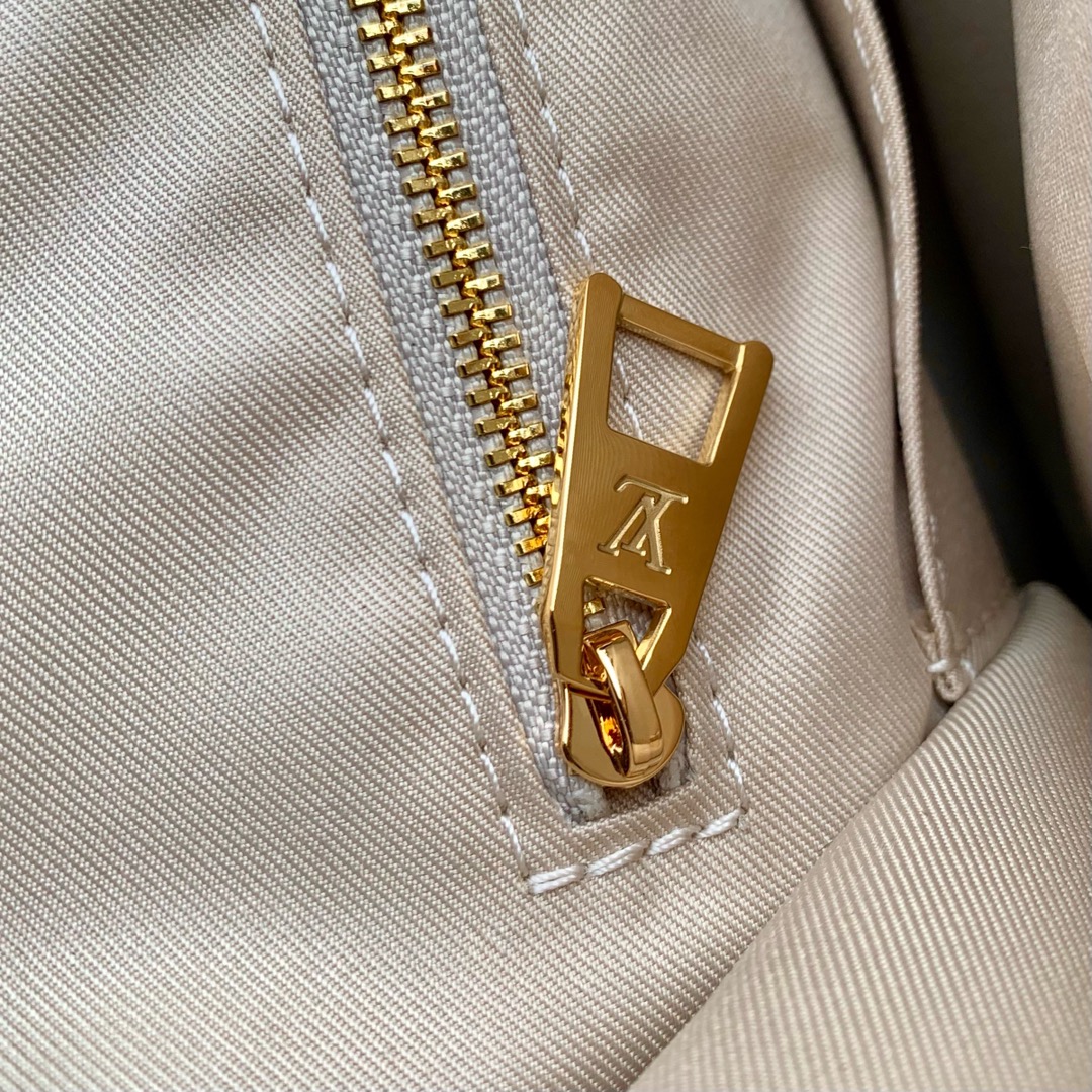 l**is V*t*n onthego handbag-35*27*14cm