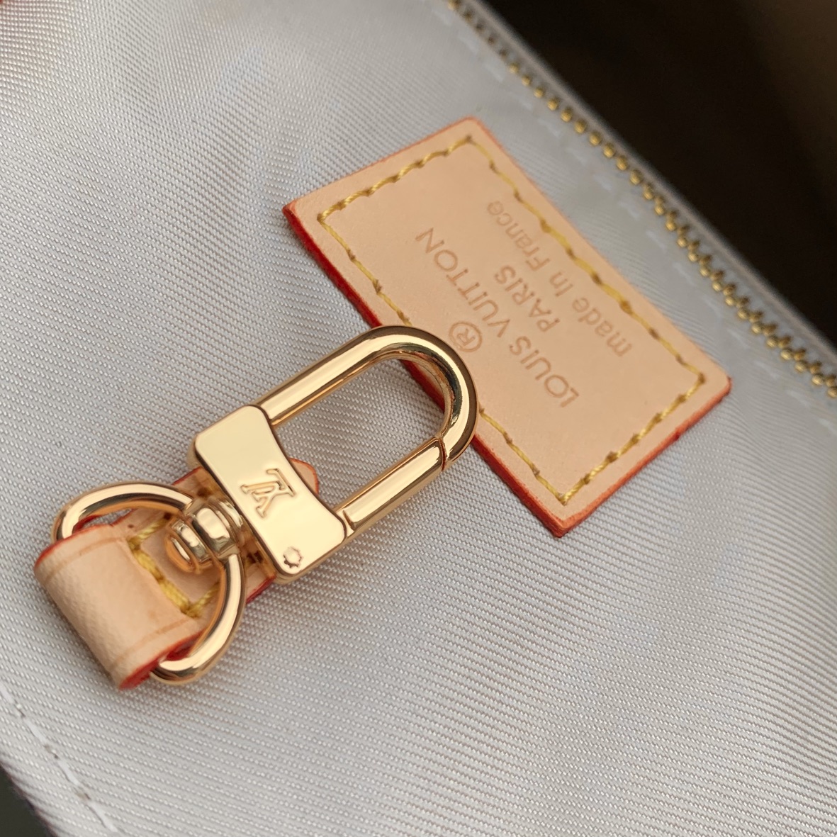 l**is V*t*n onthego handbag-35*27*14cm