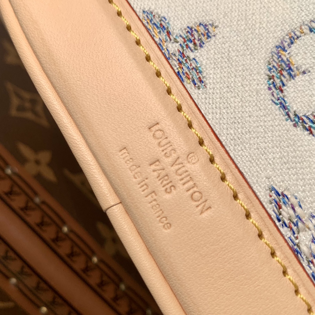 l**is V*t*n nano noé-13 x 16 x 10cm