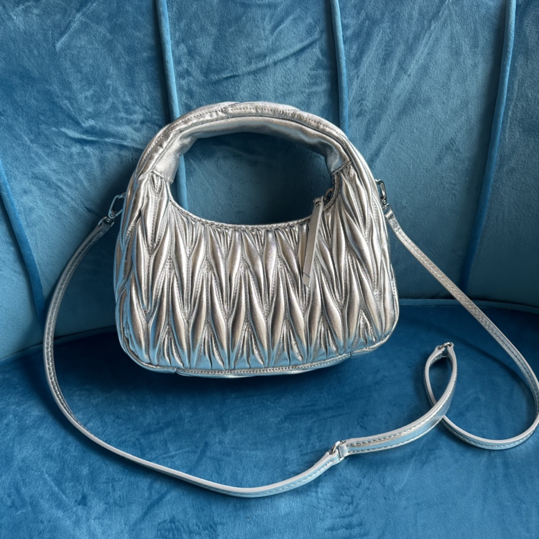 MiuMiu Wander Hobo Bag-23X13X7CM