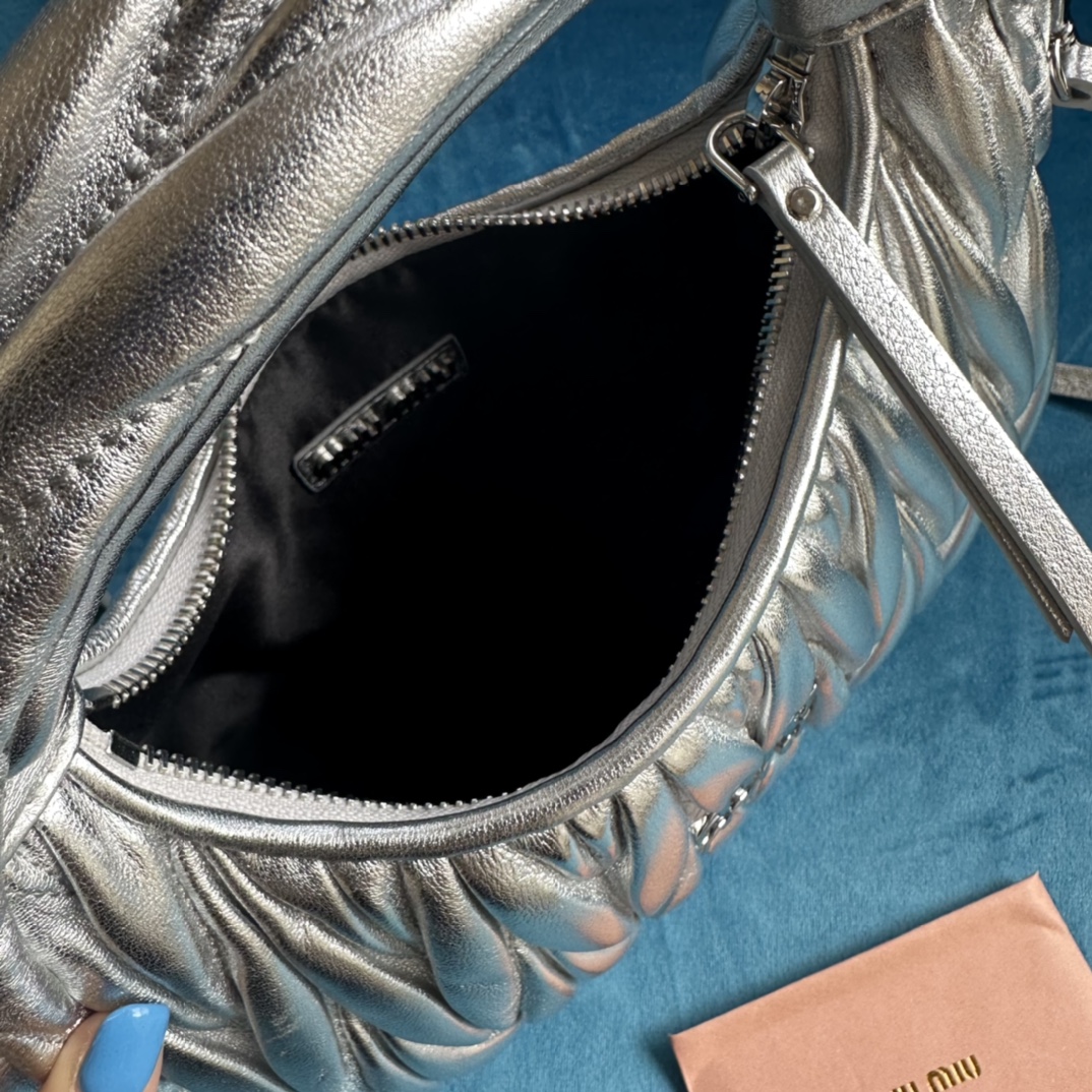 MiuMiu Wander Hobo Bag-23X13X7CM