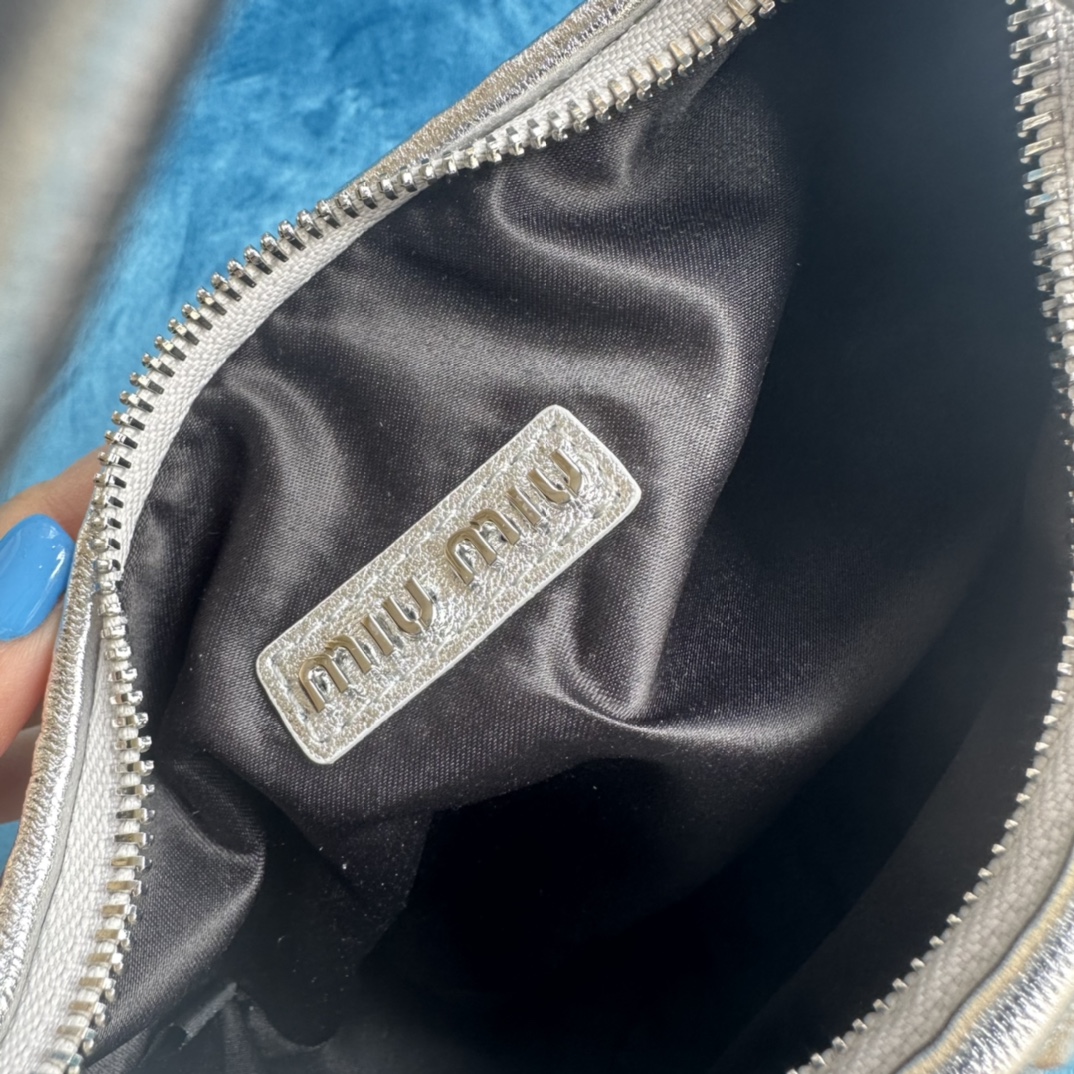 MiuMiu Wander Hobo Bag-23X13X7CM