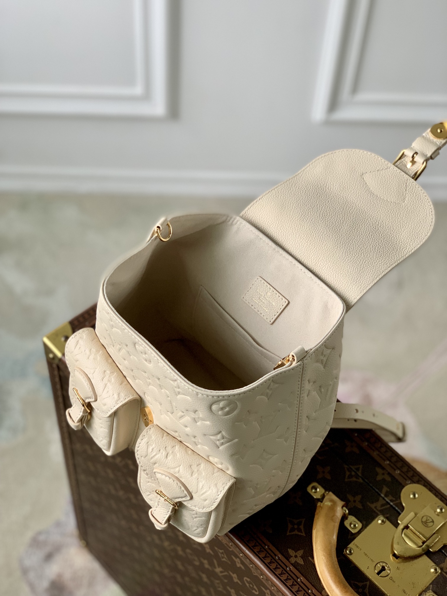 l**is V*t*n backpack m47106-20 x 22 x 14cm