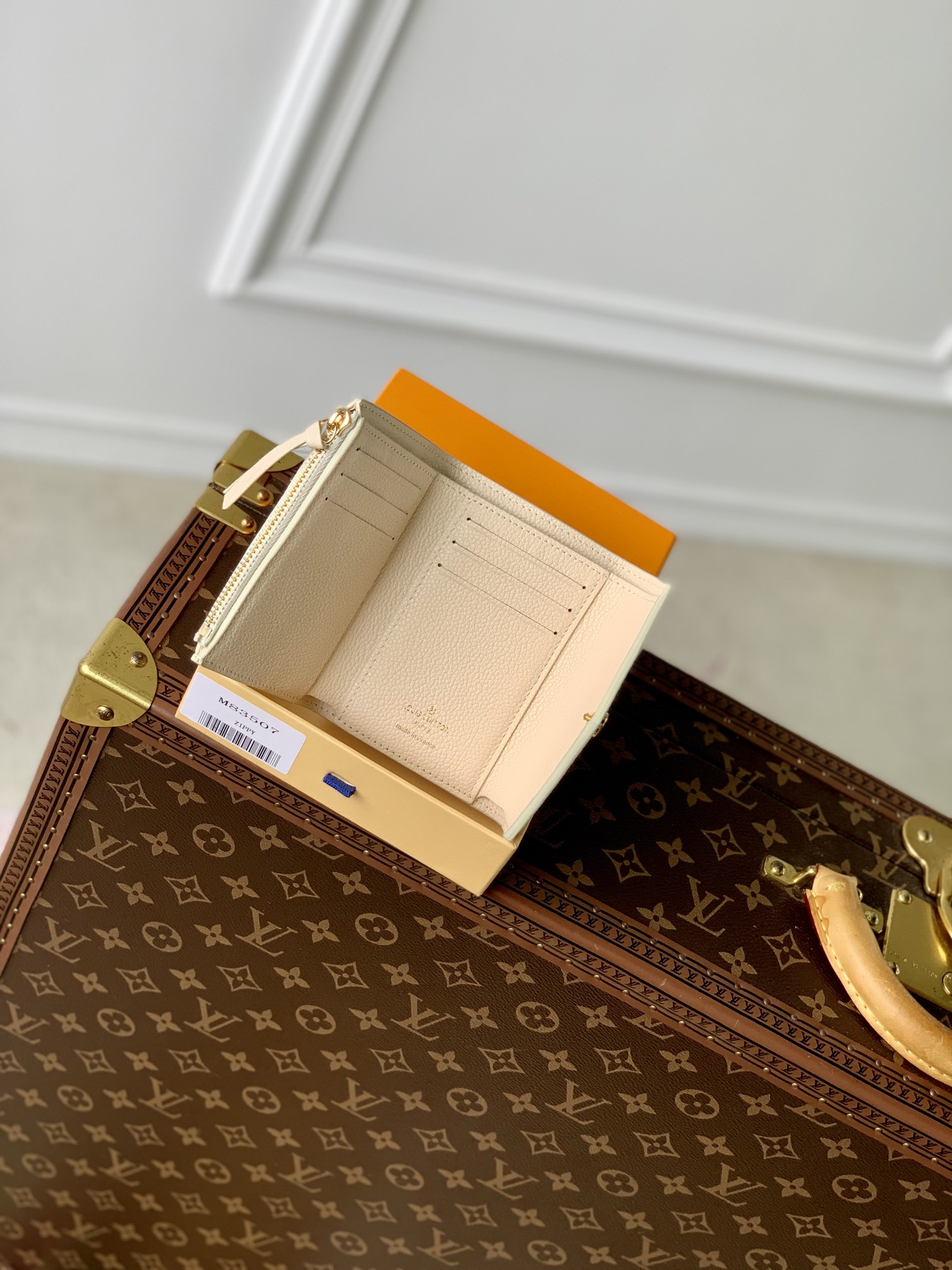 l**is V*t*n m83507 wallet-4.3 x 3.5 x 1.2cm