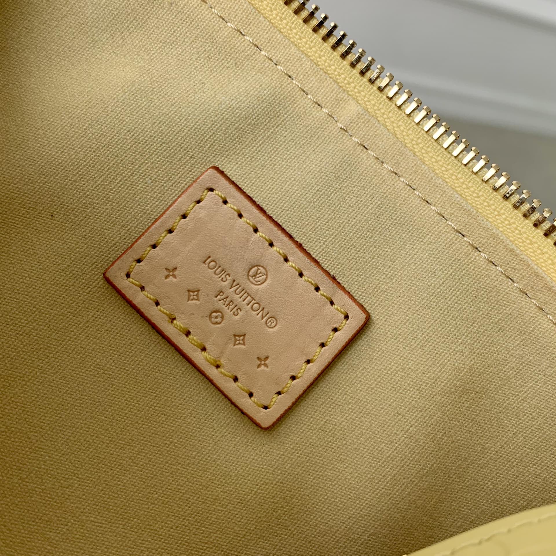 l**is V*t*n nano speedy-16cm