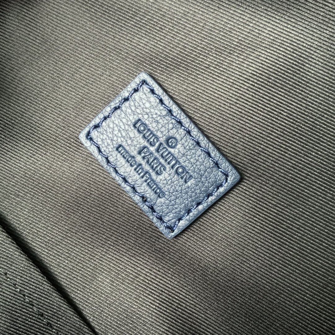 l**is V*t*n discovery backpsck-m31033-29*38*20cm