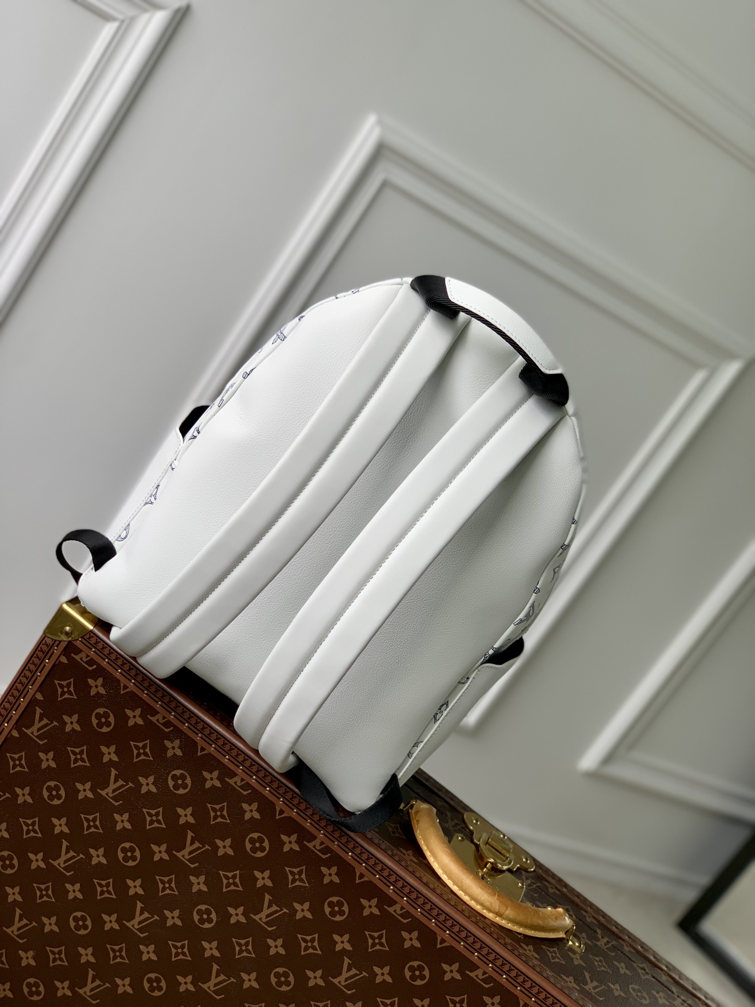 l**is V*t*n discovery backpsck-m31033-29*38*20cm