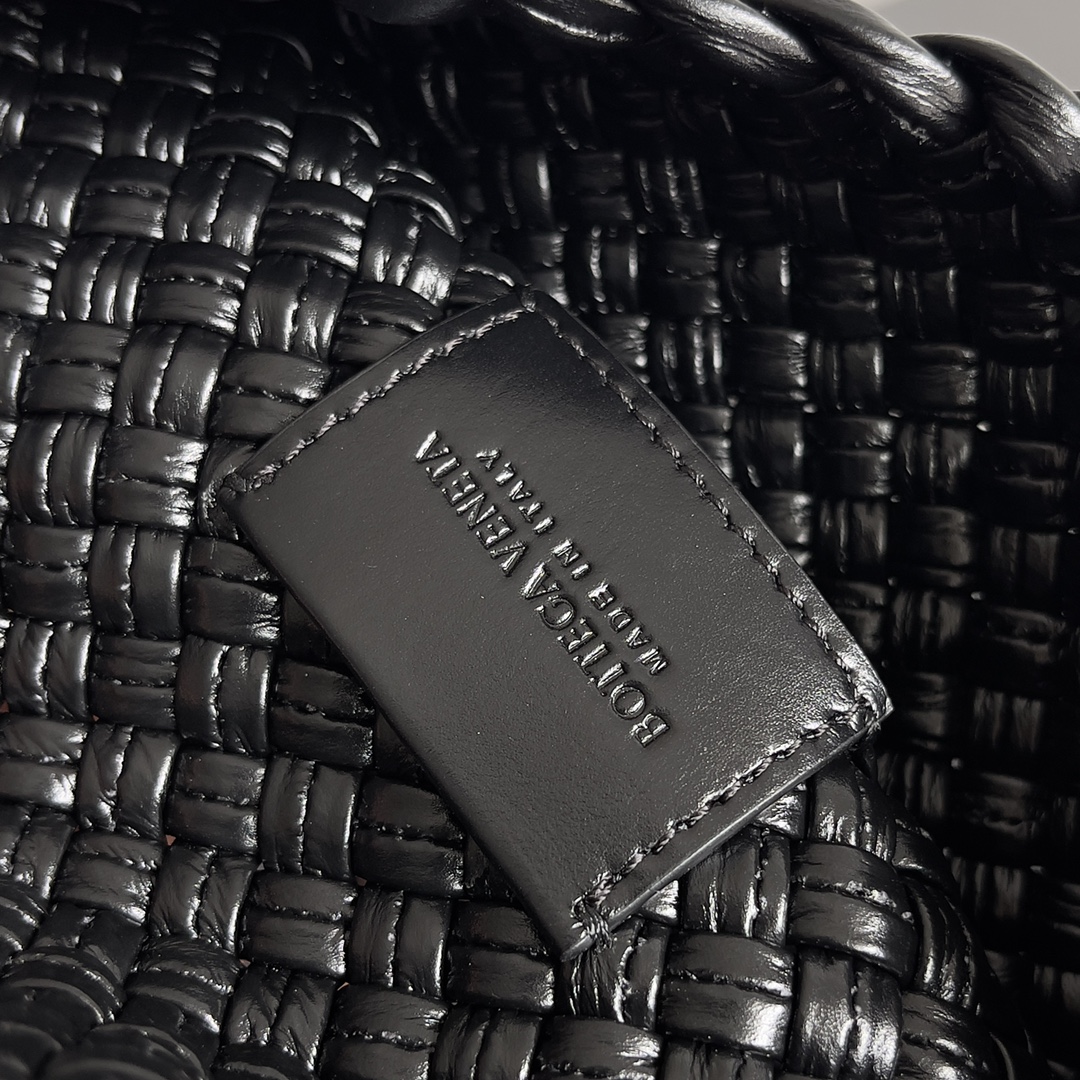 Bo*te*ga ve*ne*ta pouch bag-19*12.5*1cm