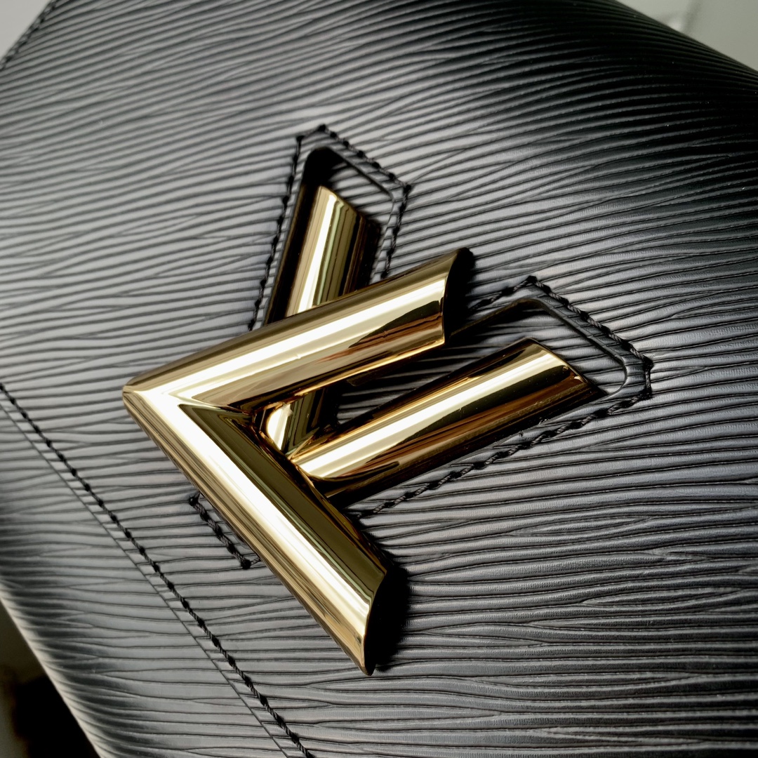 l**is V*t*n twist mm-m21040-23 x 17 x 9.5cm