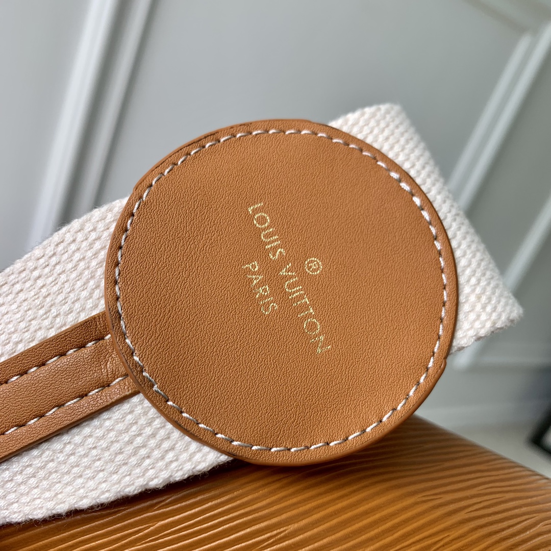 l**is V*t*n twist mm-m21040-23 x 17 x 9.5cm