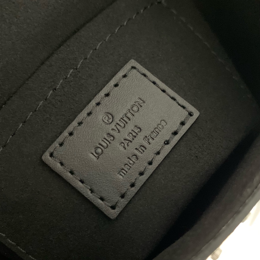 l**is V*t*n camera box-m82465-12.5*17.6*6cm