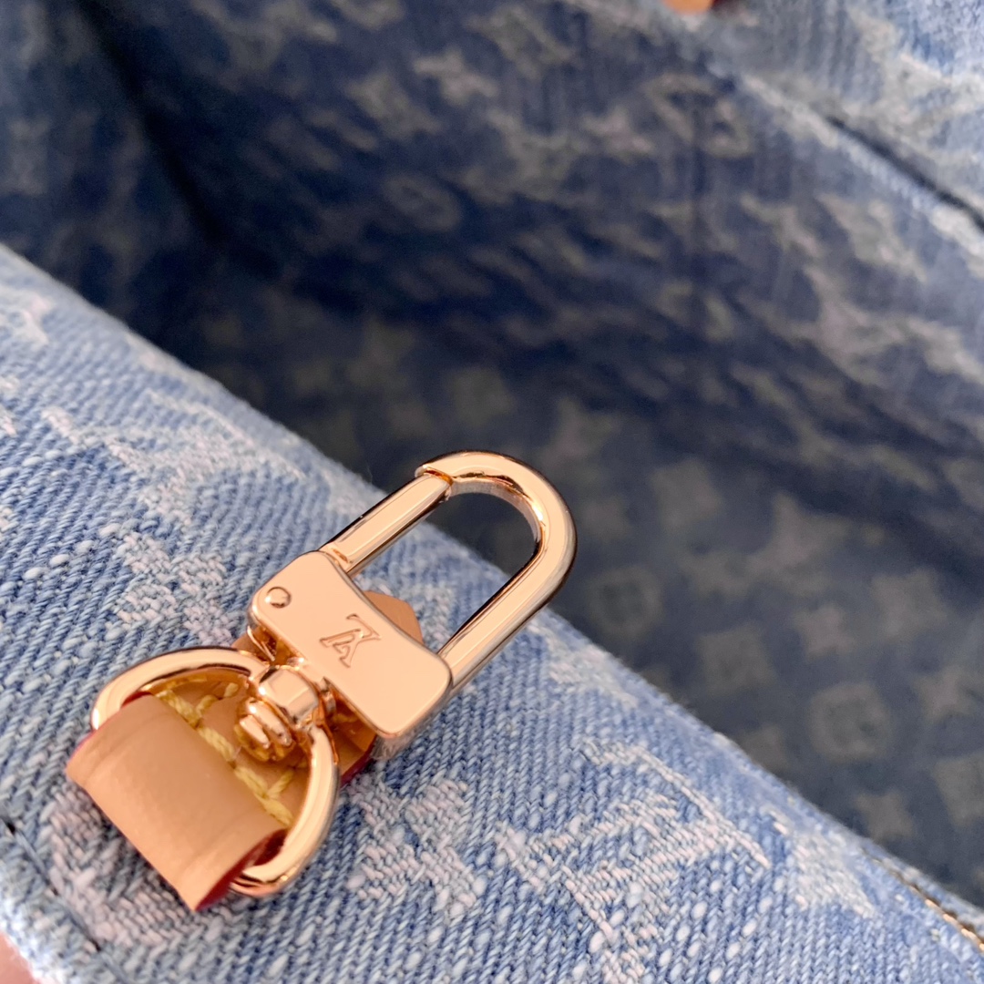 l**is V*t*n let go handbag-28 x 23 x 10.5 cm