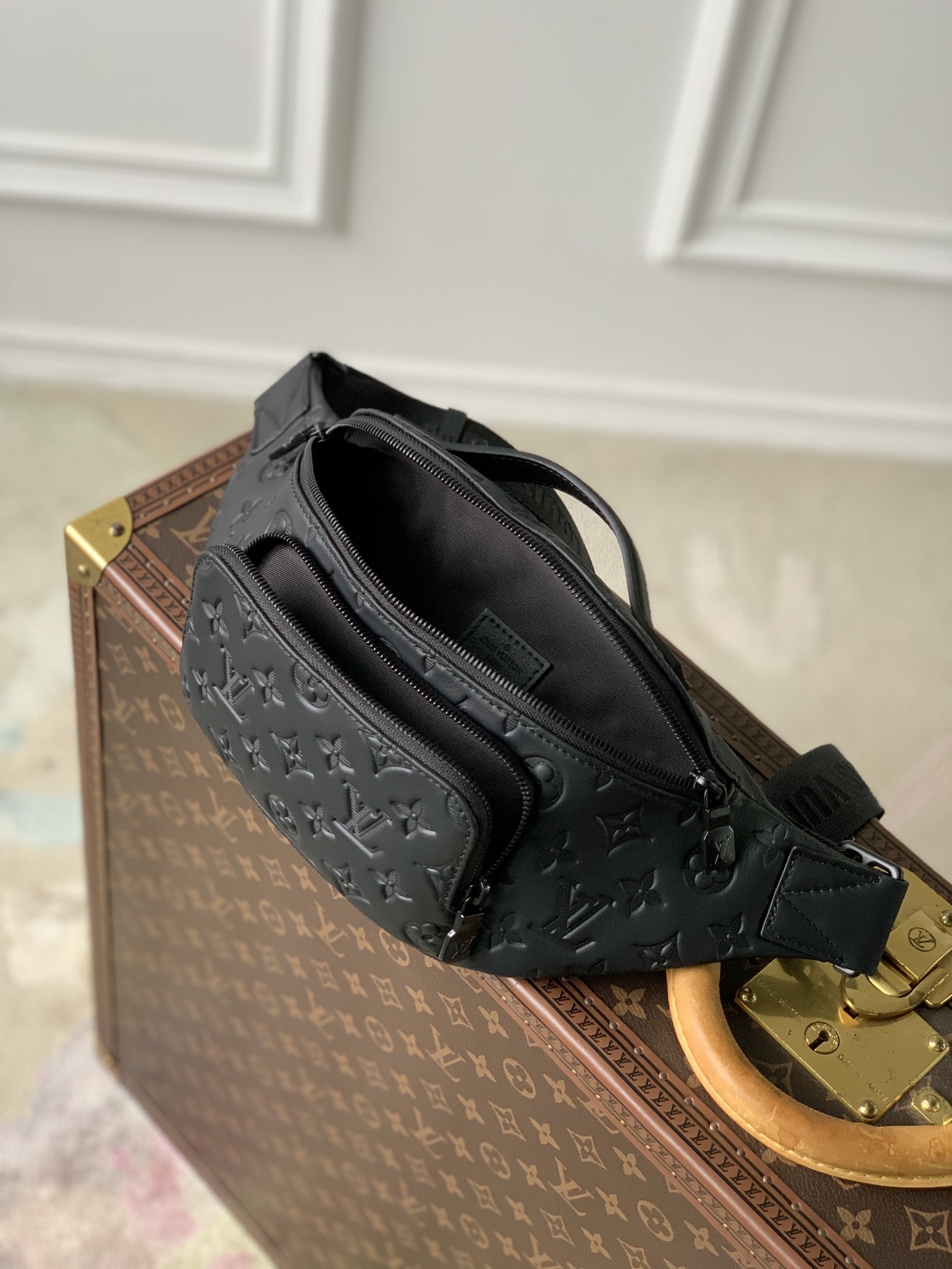 l**is V*t*n rush waist bag-30 x 15 x 8cm