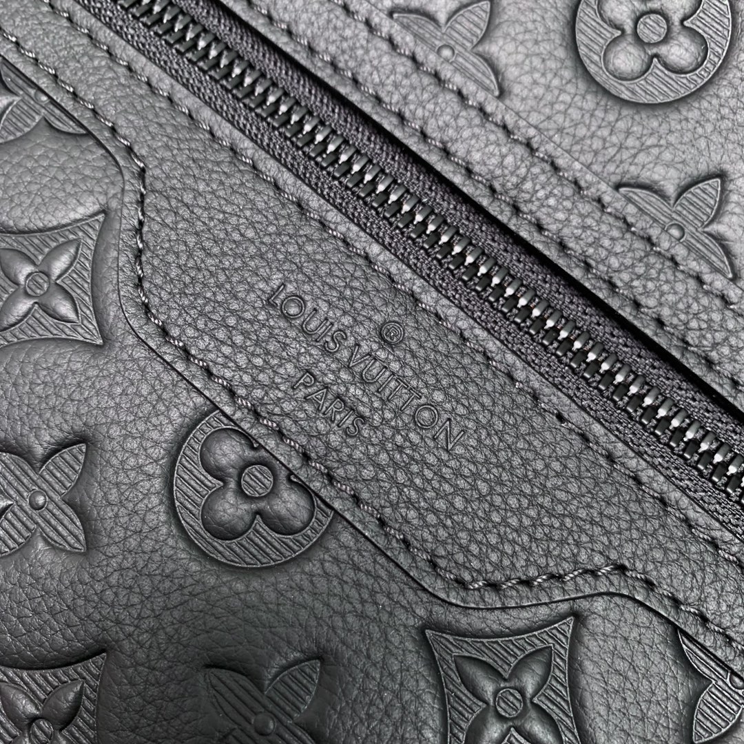 l**is V*t*n excursion tote bag-33 x 37 x 13cm