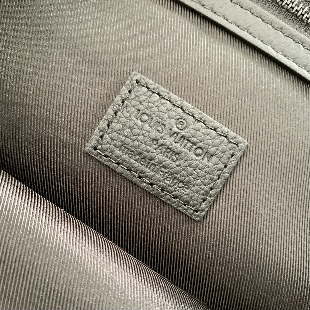 l**is V*t*n excursion tote bag-33 x 37 x 13cm