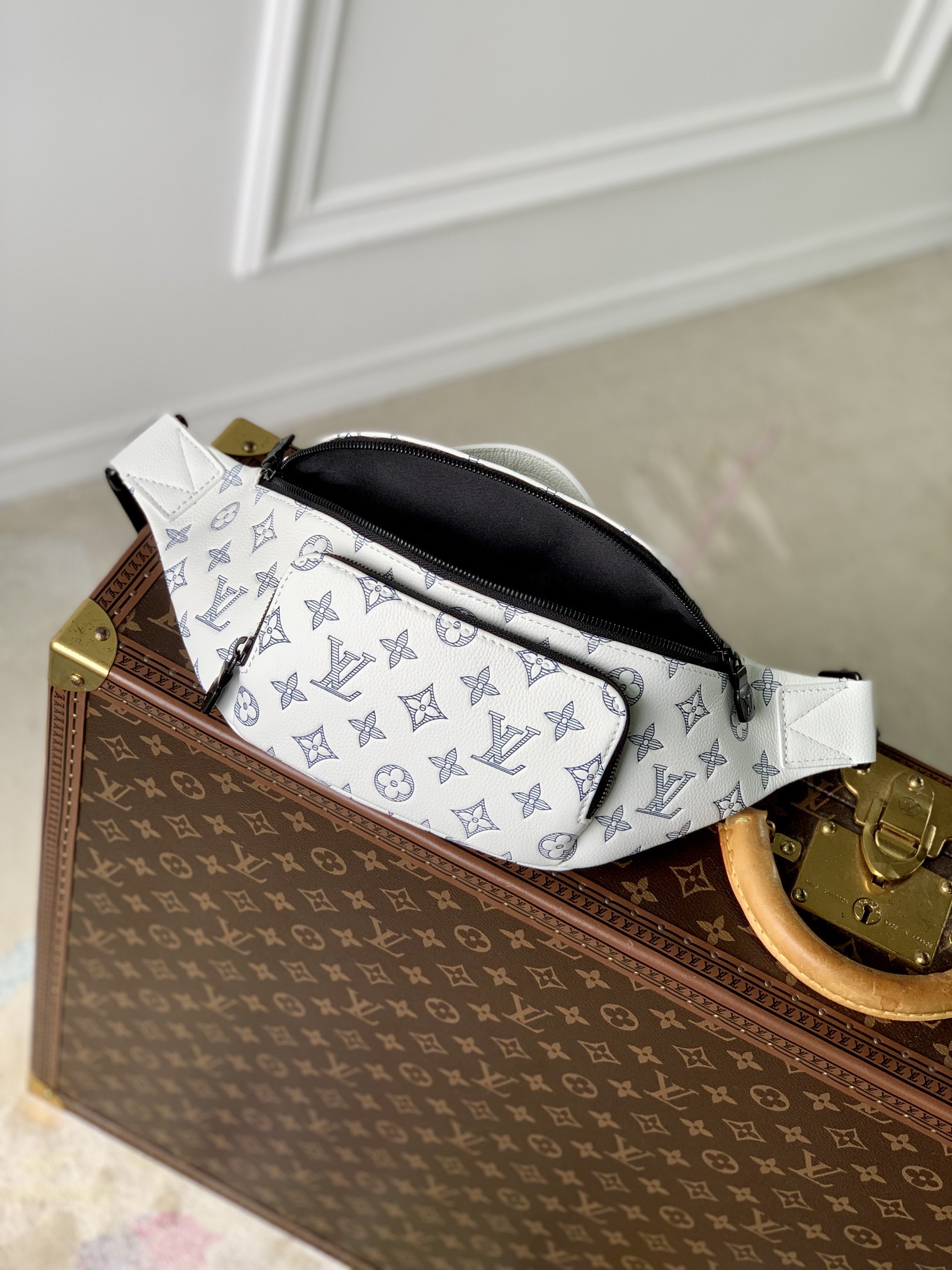 l**is V*t*n rush waist bag-30 x 15 x 8cm